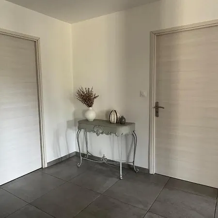 Bas De 80m2 Secteur Ajaccio Ferienhaus *